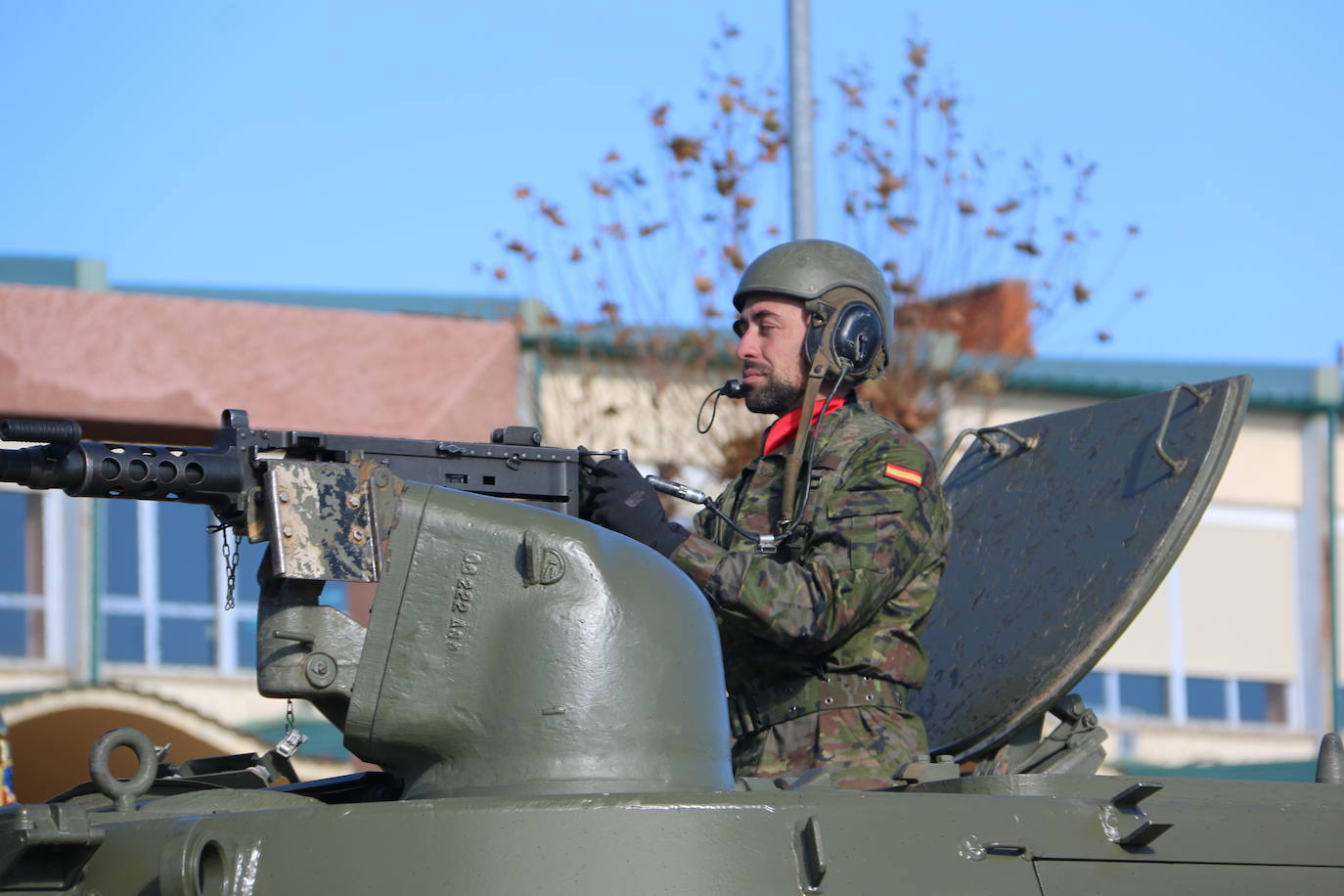 Los artilleros del Maca celebran con honores la festividad de su patrona con un acto militar. 