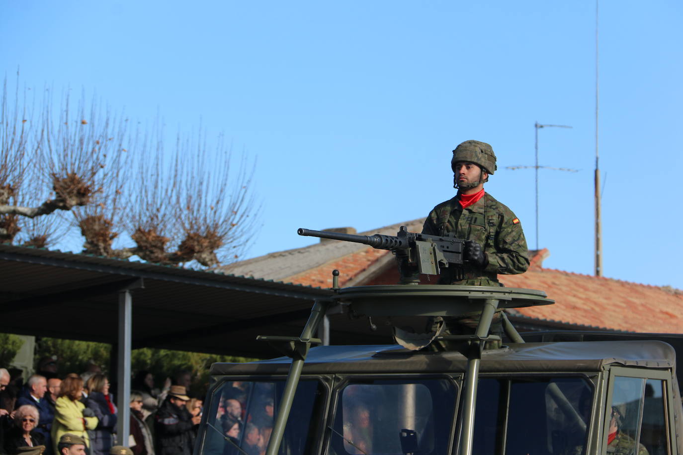 Los artilleros del Maca celebran con honores la festividad de su patrona con un acto militar. 