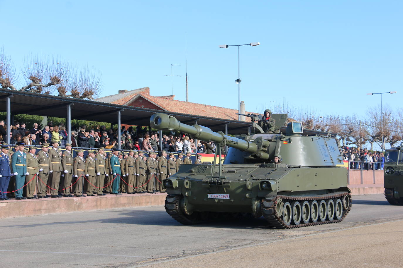 Los artilleros del Maca celebran con honores la festividad de su patrona con un acto militar. 