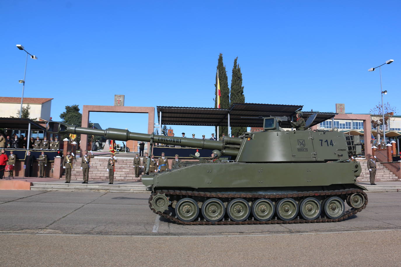 Los artilleros del Maca celebran con honores la festividad de su patrona con un acto militar. 