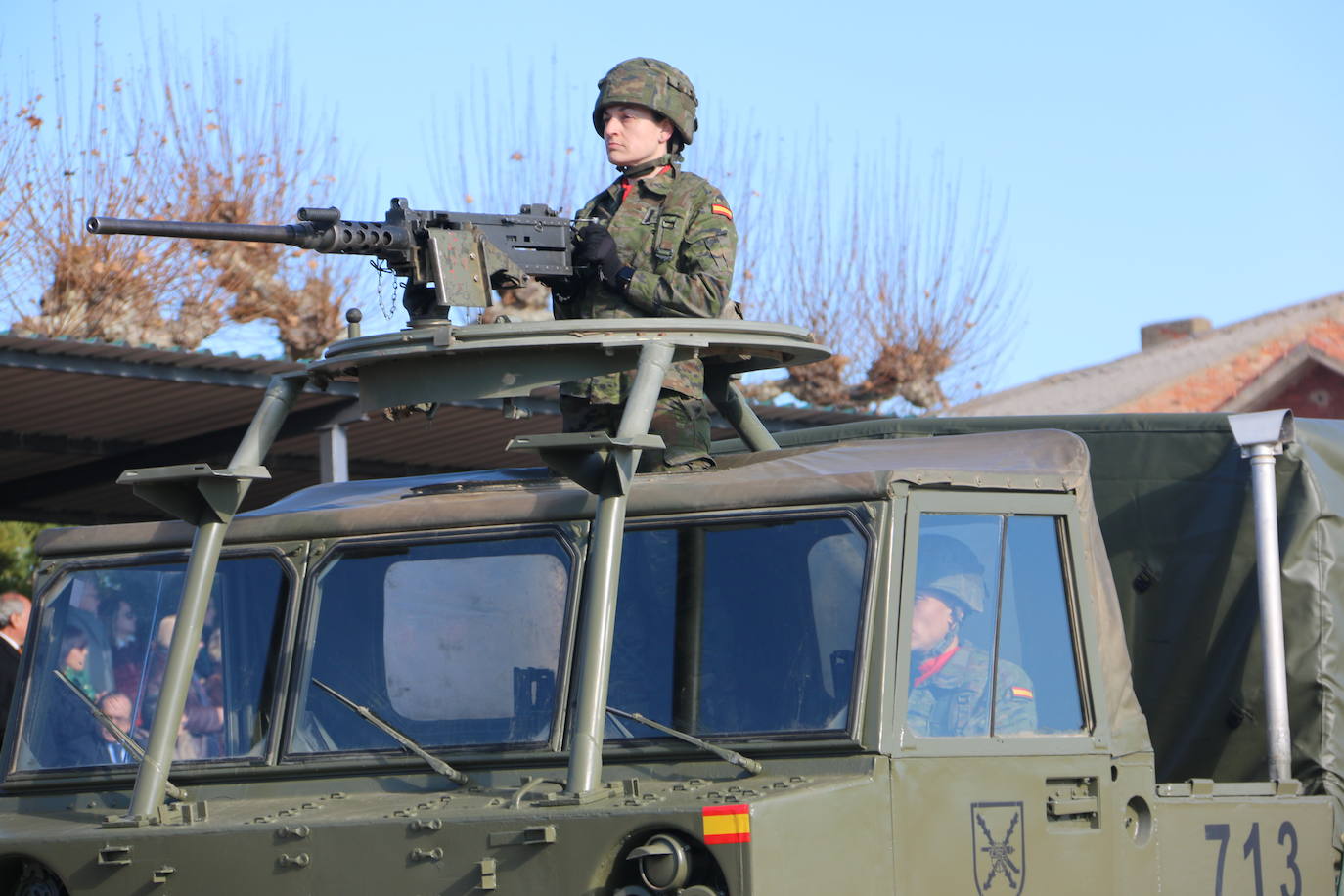 Los artilleros del Maca celebran con honores la festividad de su patrona con un acto militar. 