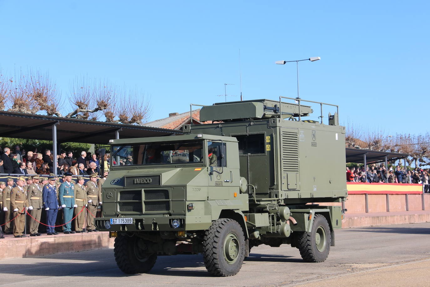 Los artilleros del Maca celebran con honores la festividad de su patrona con un acto militar. 