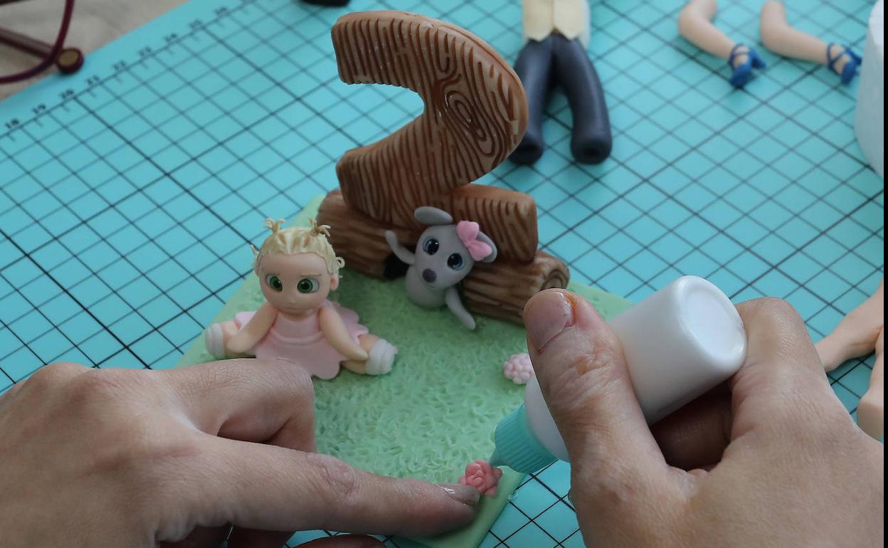 Imagen de la realización de las velas. 