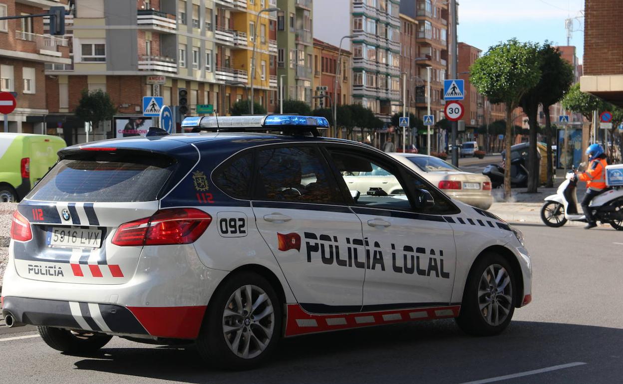 Imagen de archivo de un vehículo de la Policía Local de León. 