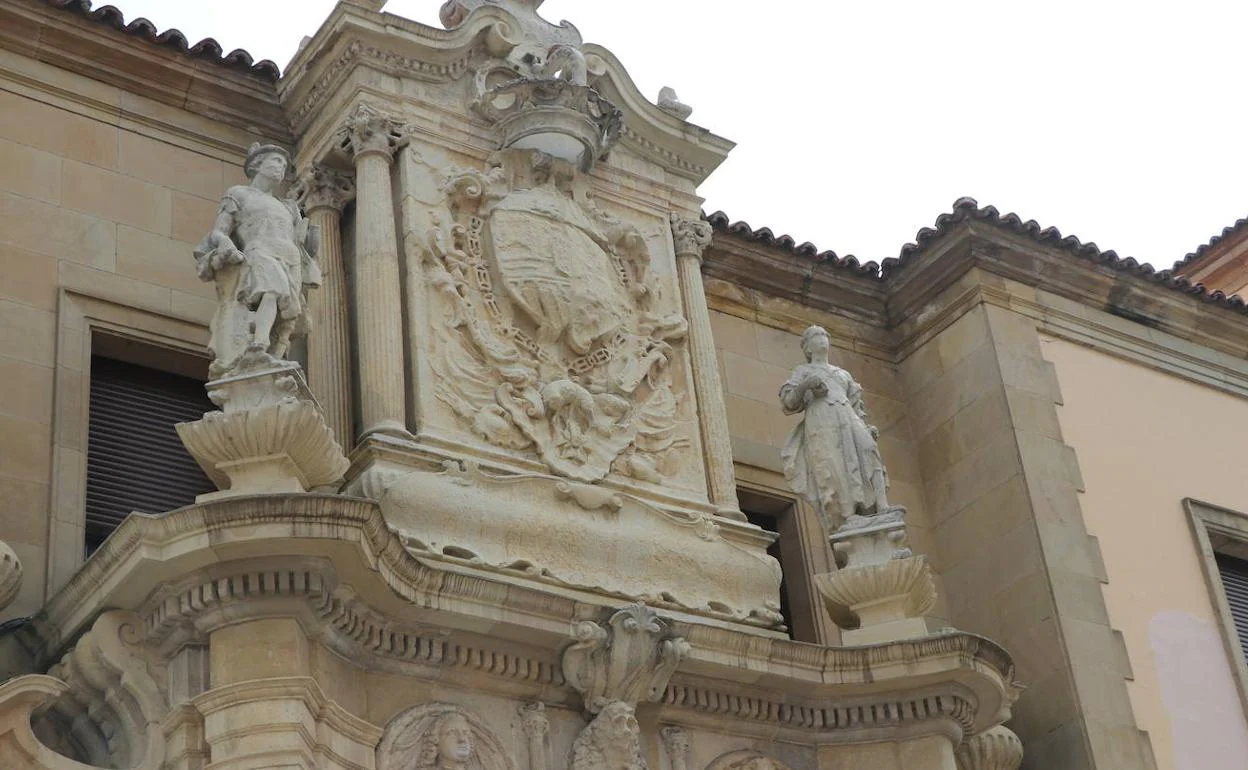 Imagen de la fachada principal de la Audiencia Provincial de León. 