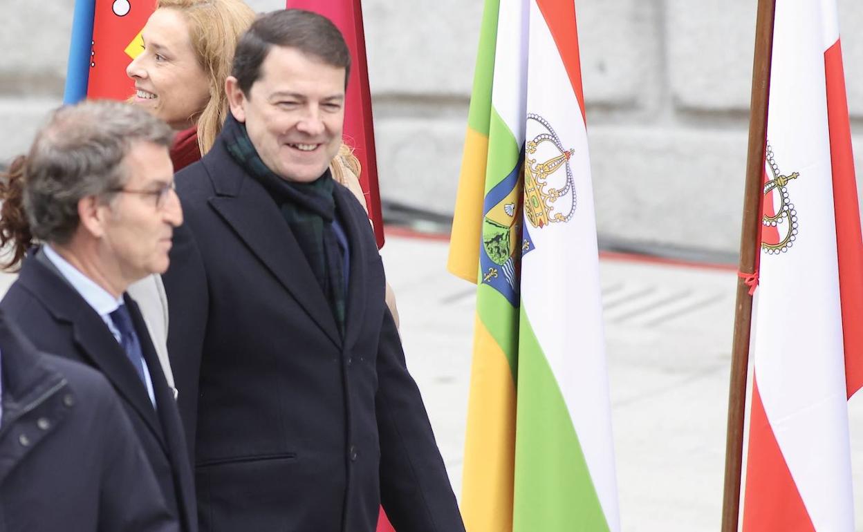 El presidente de la Junta de Castilla y León, Alfonso Fernández Mañueco, asiste al acto conmemorativo con motivo del Día de la Constitución Española junto al presidente del Partido Popular Alberto Núñez Feijoó.