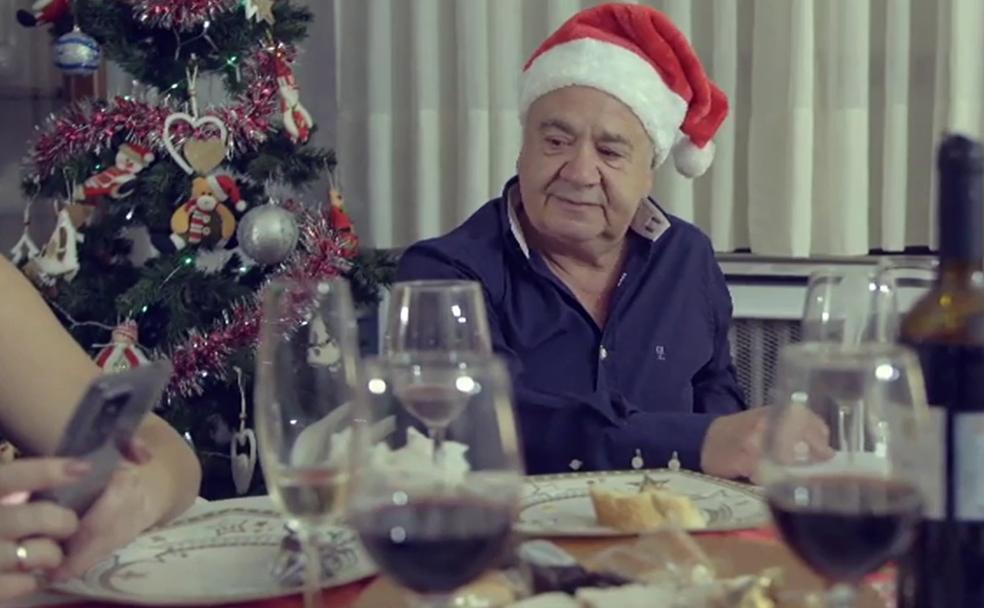 Uno de los abuelos protagonistas del Villancico del Colegio Leonés. 