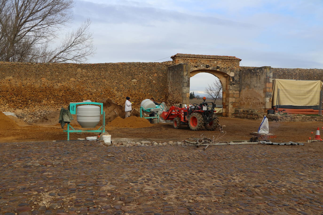 El Programa R del ILC aporta 270.000 euros de unas ayudas totales que ascienden a 450.000 para recuperar el empedrado original de patio de la Portería del Monasterio de Santa María de Sandoval así como restaurar la fachada de La Panera.