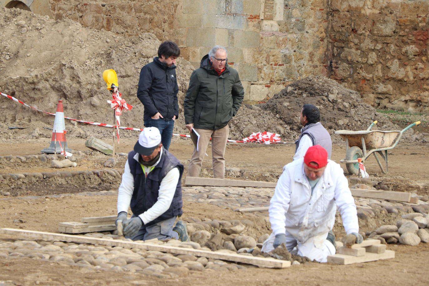 El Programa R del ILC aporta 270.000 euros de unas ayudas totales que ascienden a 450.000 para recuperar el empedrado original de patio de la Portería del Monasterio de Santa María de Sandoval así como restaurar la fachada de La Panera.