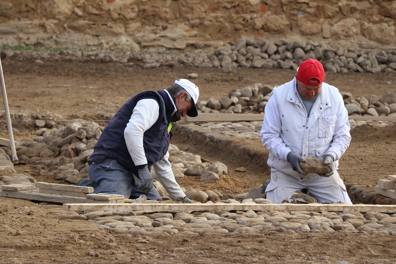 El Programa R del ILC aporta 270.000 euros de unas ayudas totales que ascienden a 450.000 para recuperar el empedrado original de patio de la Portería del Monasterio de Santa María de Sandoval así como restaurar la fachada de La Panera.