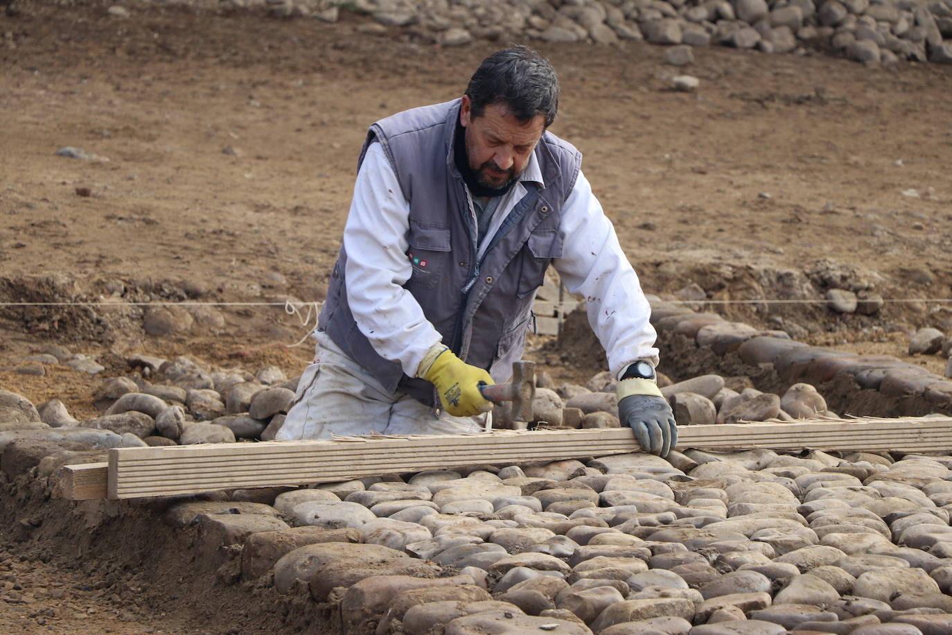 El Programa R del ILC aporta 270.000 euros de unas ayudas totales que ascienden a 450.000 para recuperar el empedrado original de patio de la Portería del Monasterio de Santa María de Sandoval así como restaurar la fachada de La Panera.