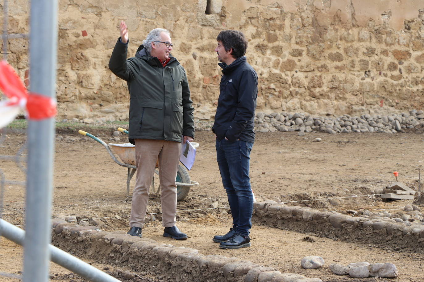 El Programa R del ILC aporta 270.000 euros de unas ayudas totales que ascienden a 450.000 para recuperar el empedrado original de patio de la Portería del Monasterio de Santa María de Sandoval así como restaurar la fachada de La Panera.