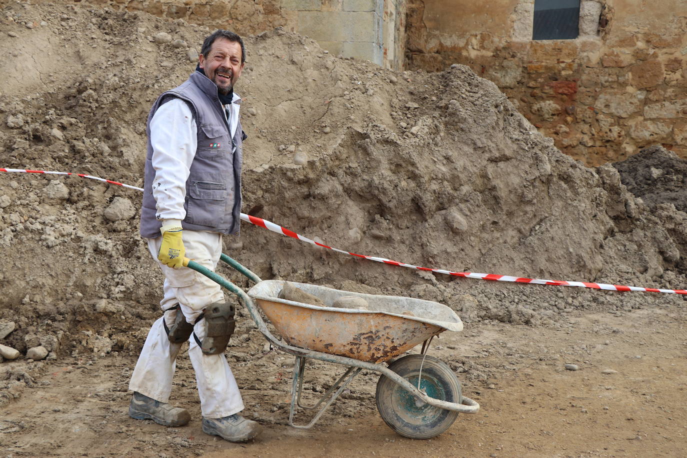 El Programa R del ILC aporta 270.000 euros de unas ayudas totales que ascienden a 450.000 para recuperar el empedrado original de patio de la Portería del Monasterio de Santa María de Sandoval así como restaurar la fachada de La Panera.