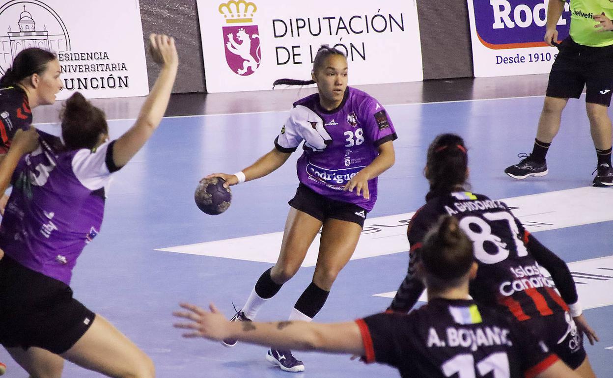 l conjunto leonés se enfrenta al Handbol Sant Quirze este sábado, a las 18:00 horas, en el Palacio de los Deportes.