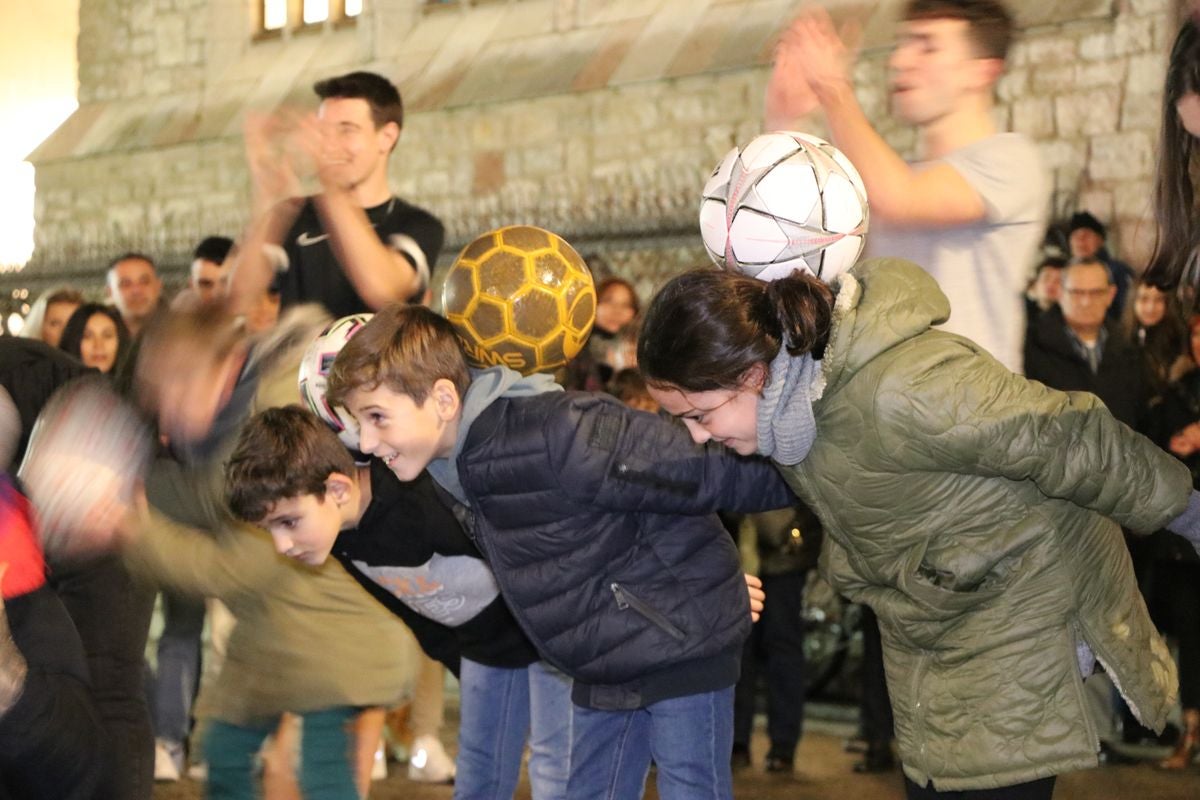 Botines ha sido el escenario para disfrutar de una exhibición del Goldball Freestyle Championship que se celebra en León este fin de semana.