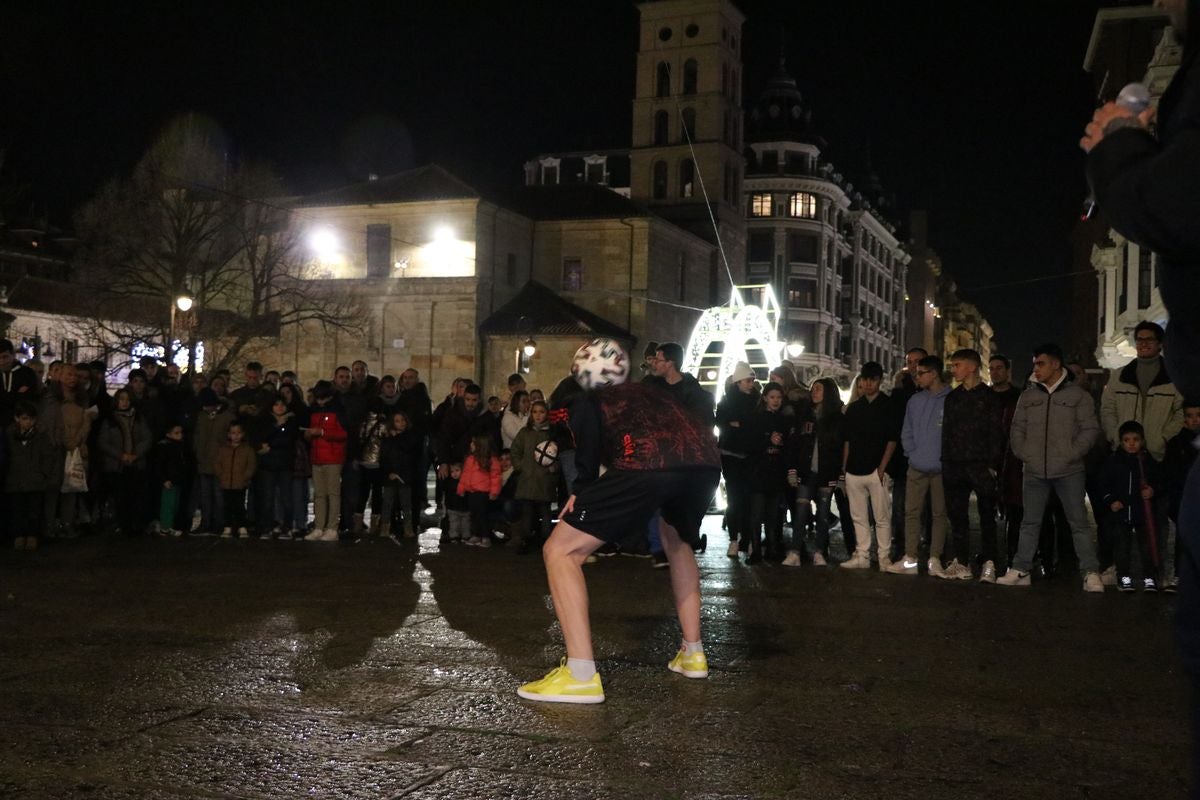 Botines ha sido el escenario para disfrutar de una exhibición del Goldball Freestyle Championship que se celebra en León este fin de semana.