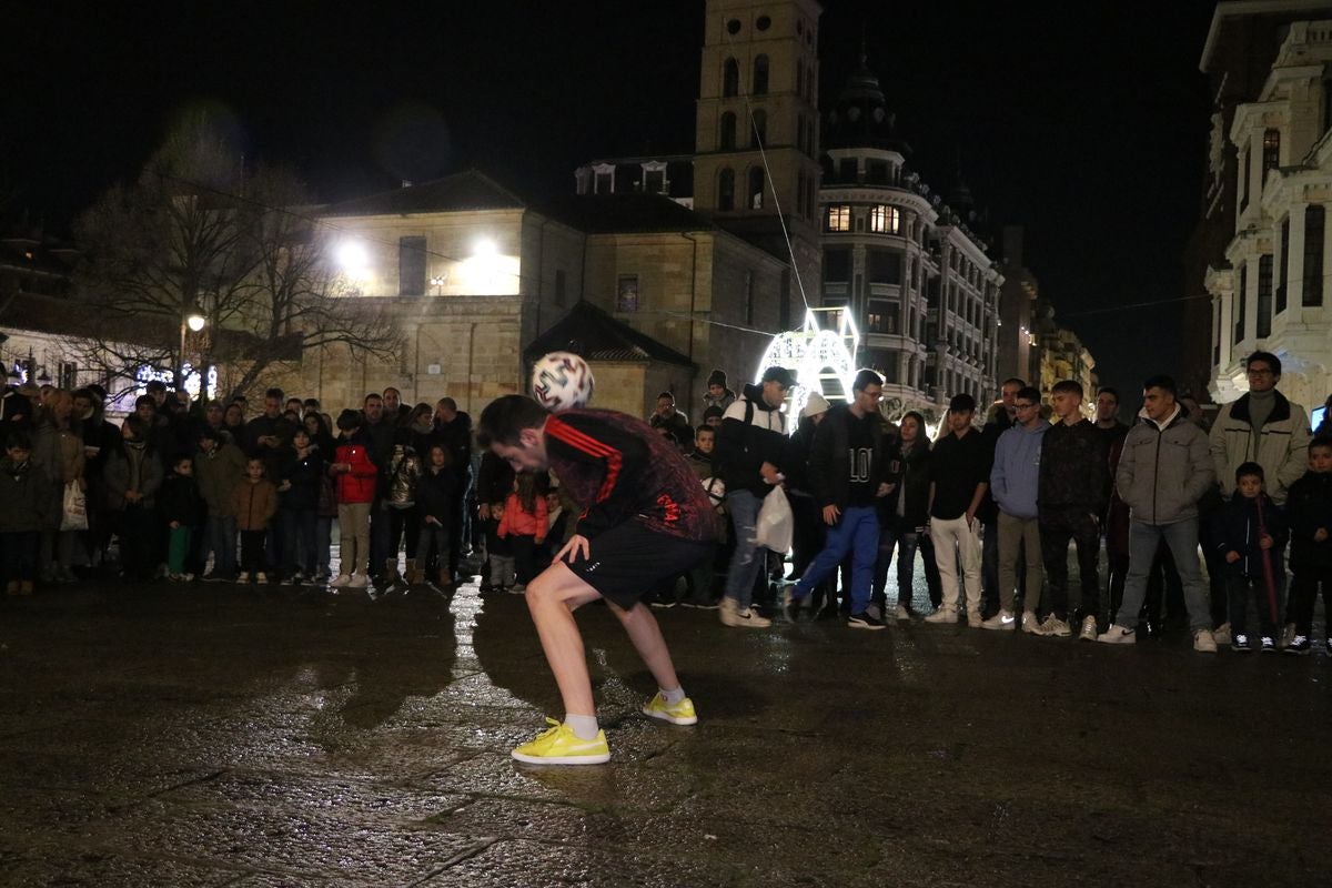 Botines ha sido el escenario para disfrutar de una exhibición del Goldball Freestyle Championship que se celebra en León este fin de semana.