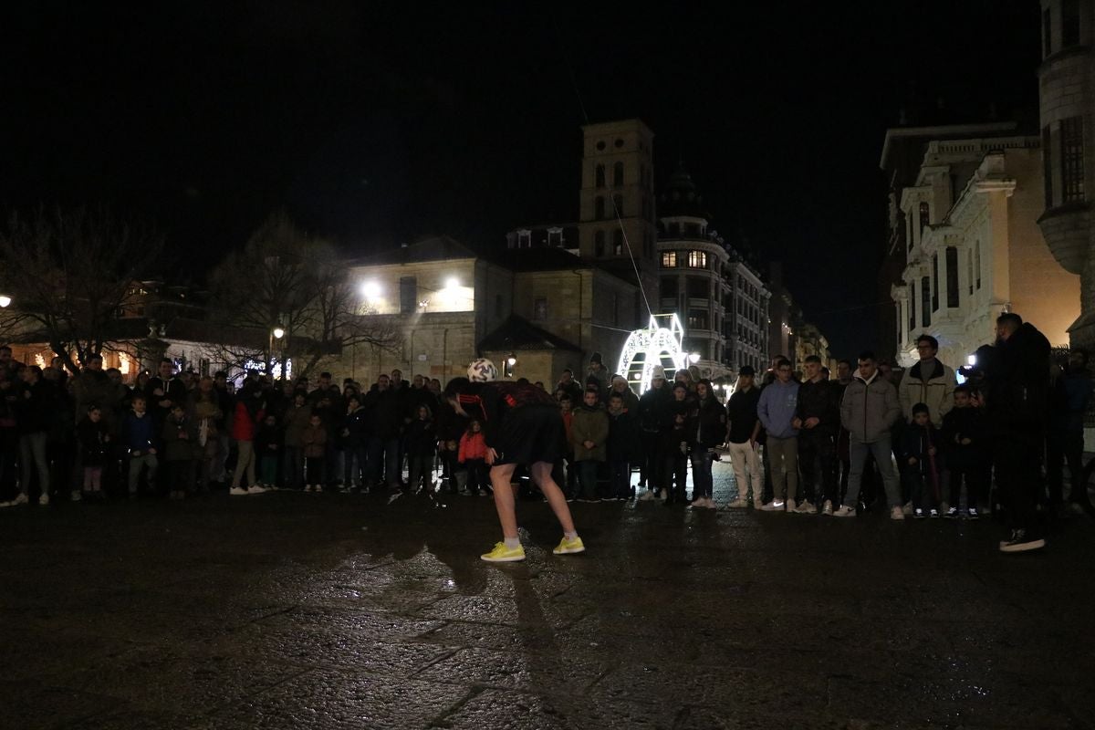 Botines ha sido el escenario para disfrutar de una exhibición del Goldball Freestyle Championship que se celebra en León este fin de semana.