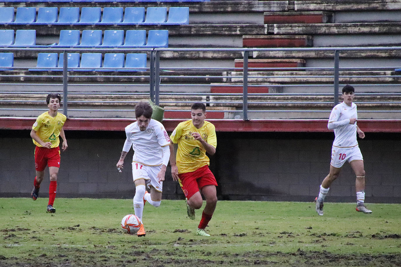 Partido correspondiente a la Jornada 14 de la División de Honor .