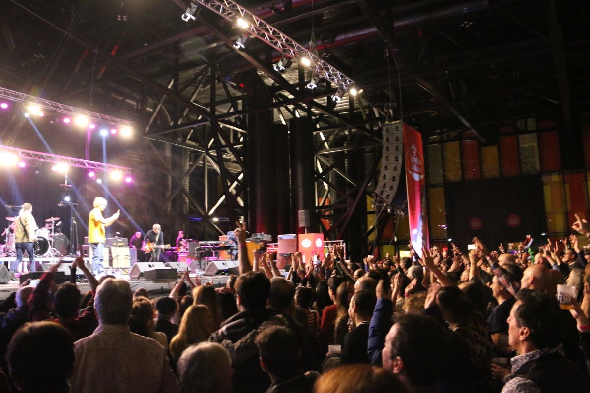 The Warmbabies, The Speedways y The Charlatans se subieron al escenario del Purple Weekend este sábado en la jornada más representativa del festival.