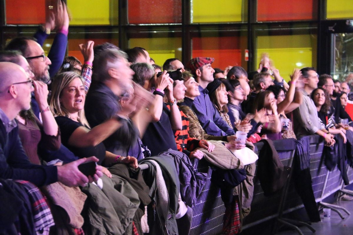 The Warmbabies, The Speedways y The Charlatans se subieron al escenario del Purple Weekend este sábado en la jornada más representativa del festival.