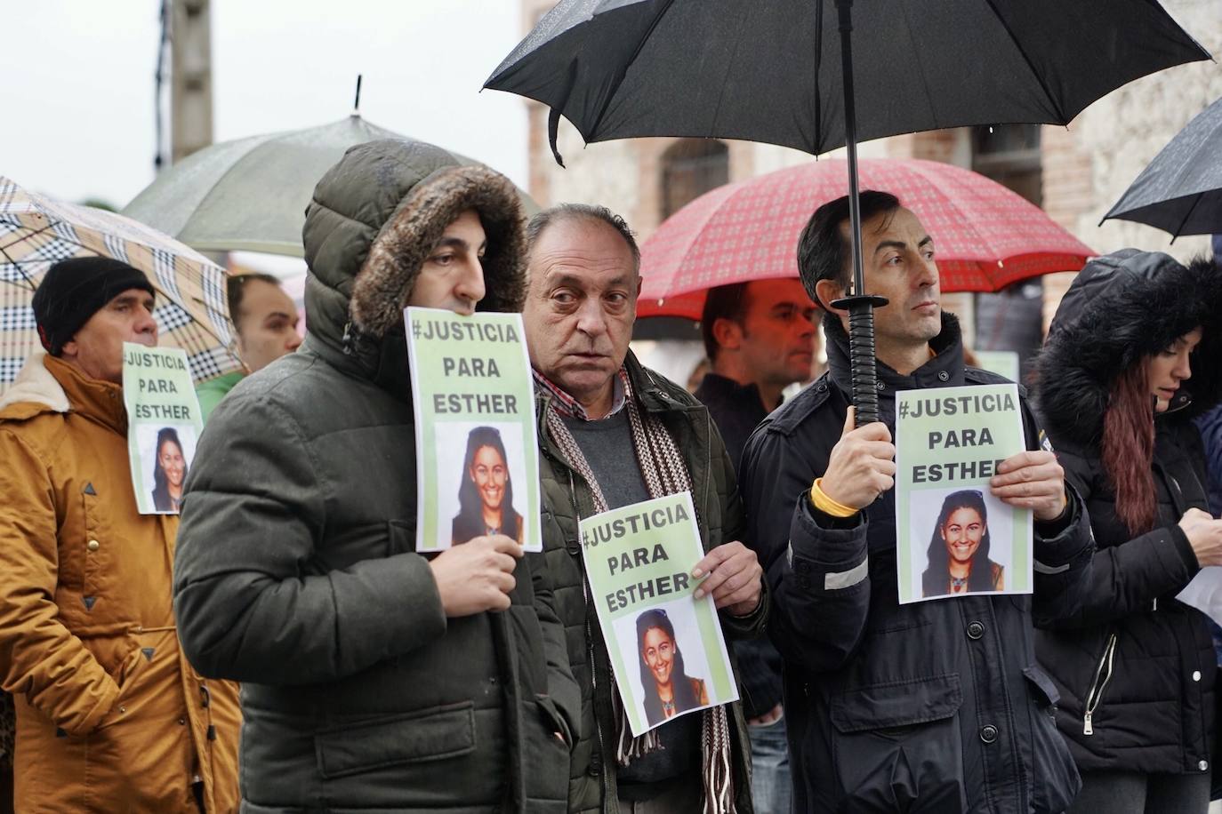 Fotos: Concentración de apoyo a la familia y en recuerdo de Esther López, en Traspinedo