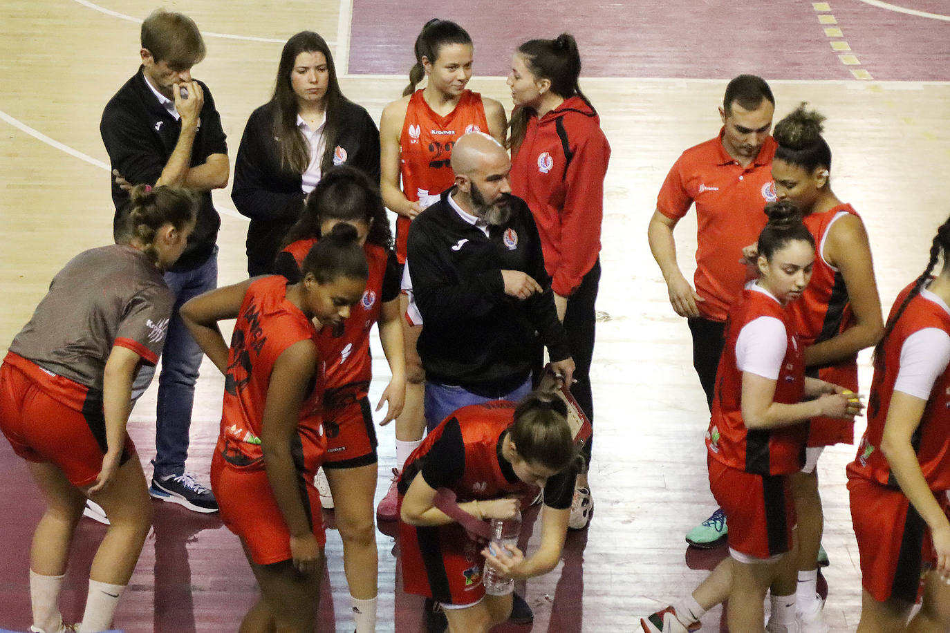 Partido correspondiente a la jornada 11 de la Liga Femenina 2.