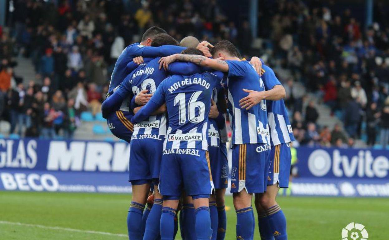 Un instante del encuentro disputado entre la Ponferradina y el Lugo. 