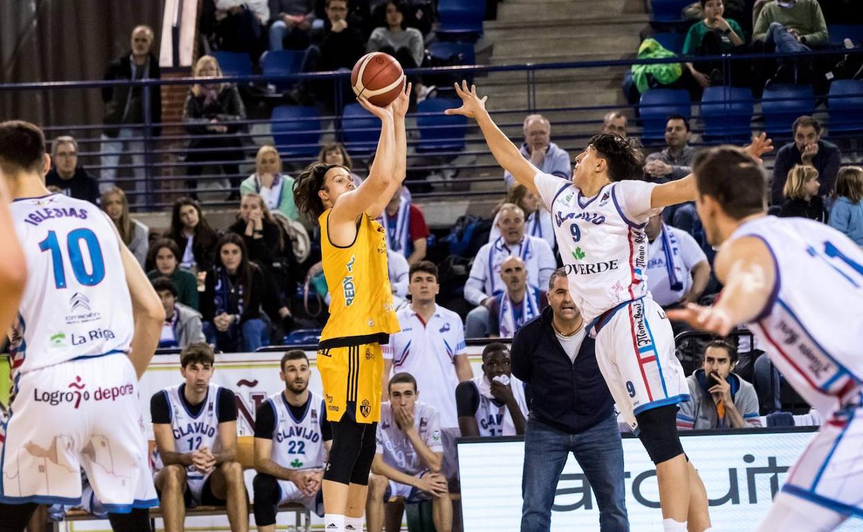 El desgaste físico juega una mala pasada al Clínica Ponferrada que pierde ante Clavijo.