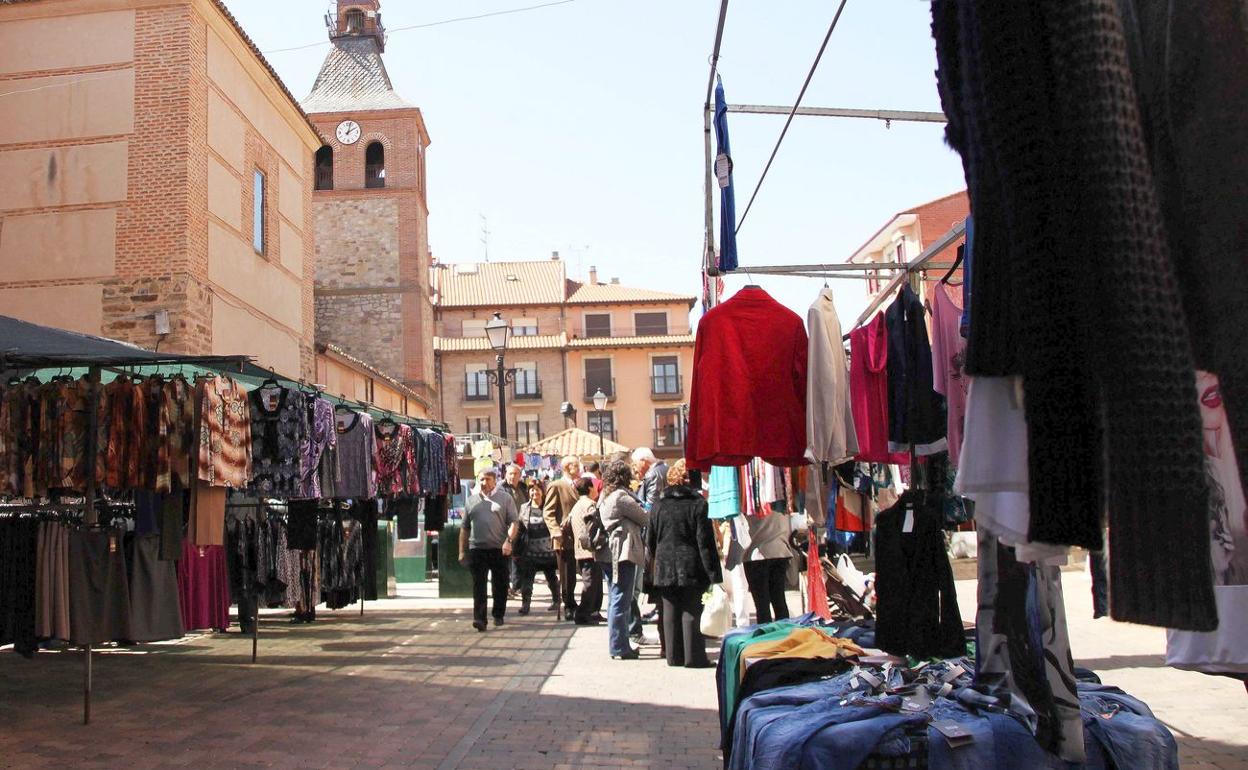 Imagen del tradicional mercado de la localidad leonesa de Santa María del Páramo. 