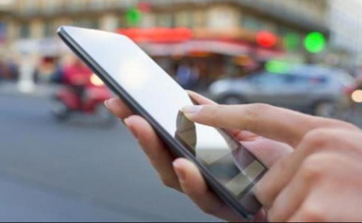 El acusado contactó con el menor a través de una aplicación por internet. 