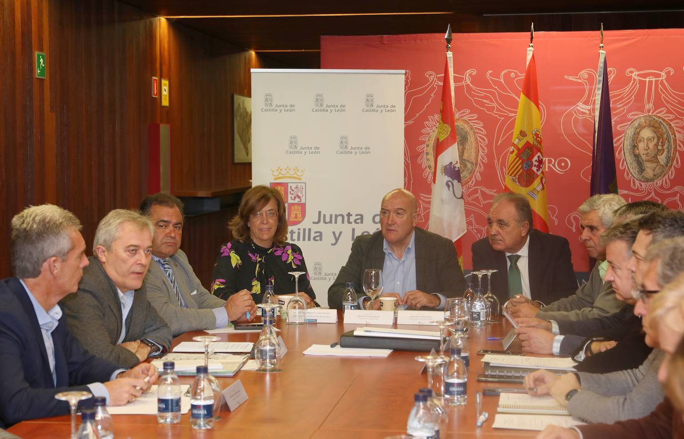 El consejero de la Presidencia preside la reunión de Coordinación Territorial con los delegados territoriales de la Junta. 