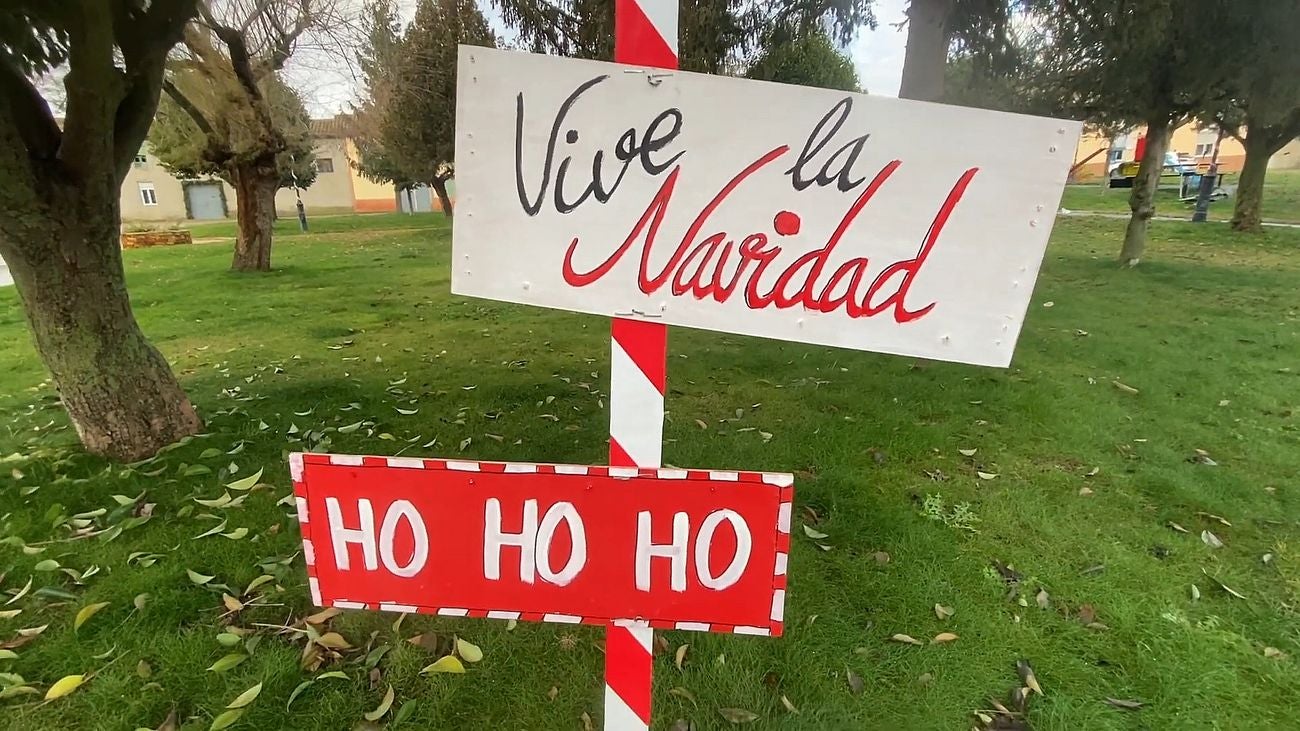 Los 60 vecinos de la localidad de Toralino de la Vega, perteneciente al municipio leonés de Riego de la Vega, transforman su pueblo por Navidad para convertirlo en una perfecta postal navideña. 