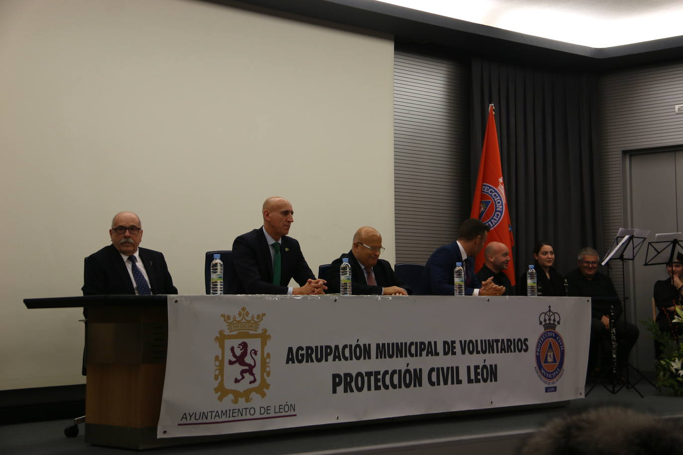 Homenaje del Ayuntamiento de León a los voluntarios de Protección Civil. 