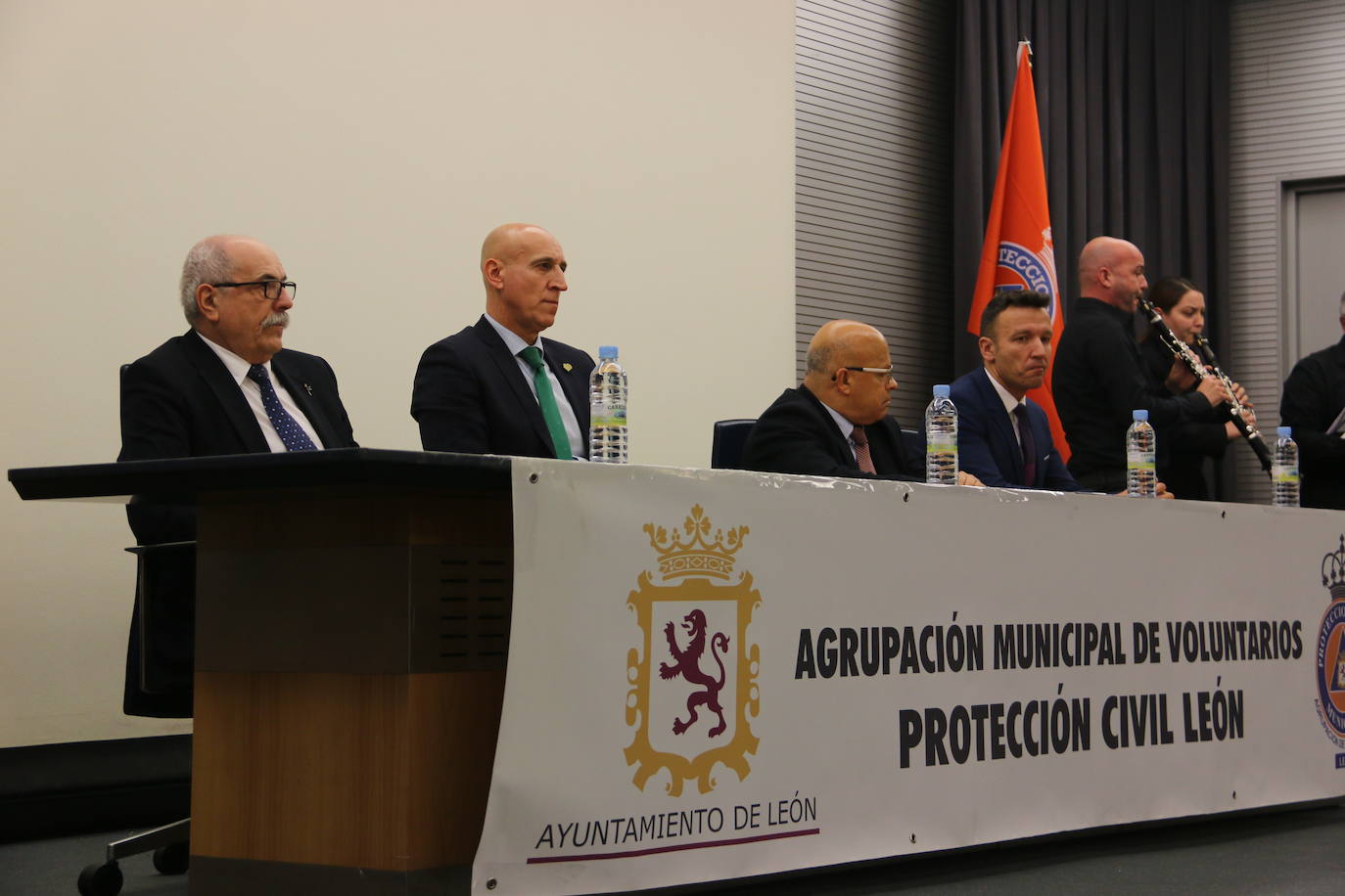 Homenaje del Ayuntamiento de León a los voluntarios de Protección Civil. 