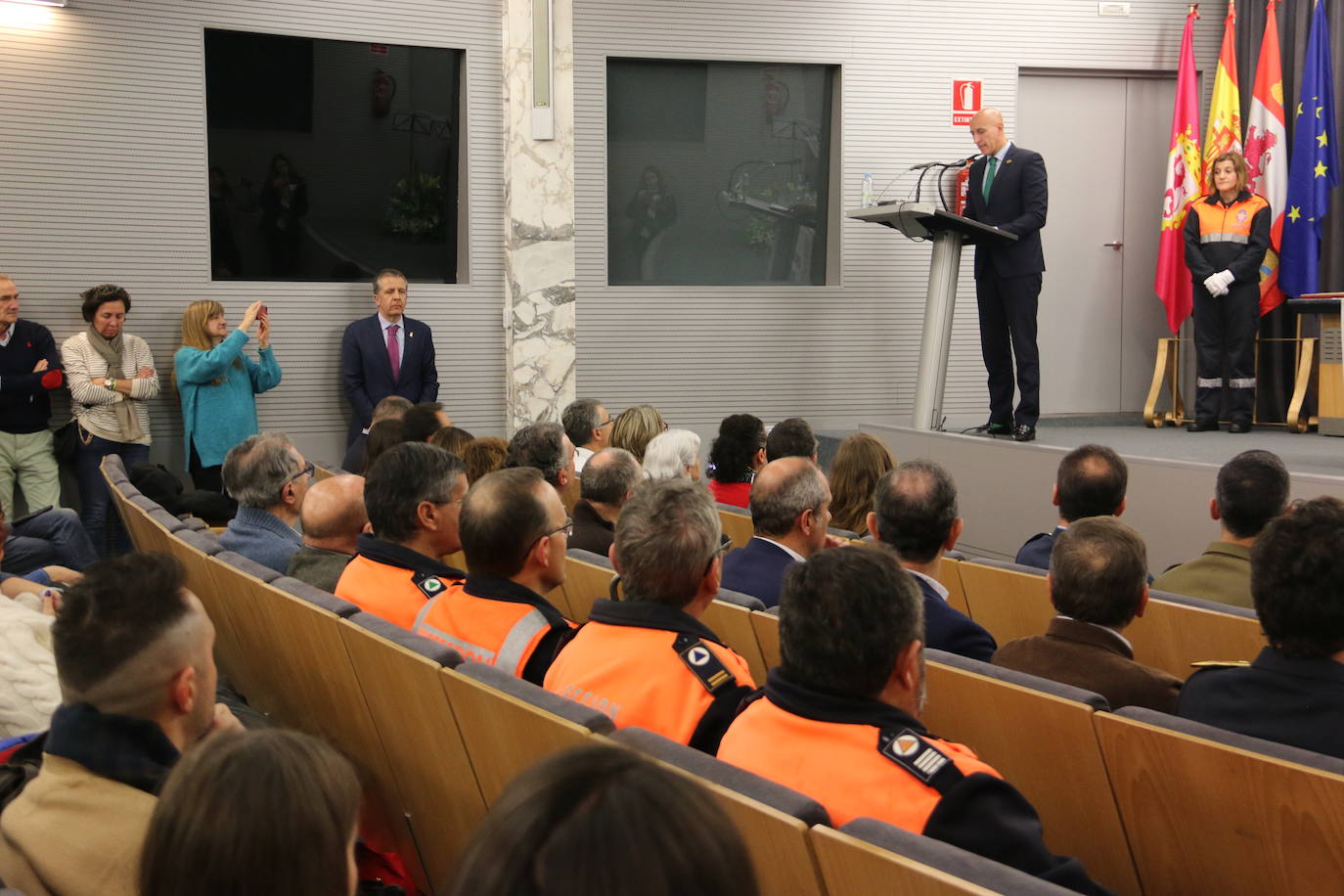 Homenaje del Ayuntamiento de León a los voluntarios de Protección Civil. 