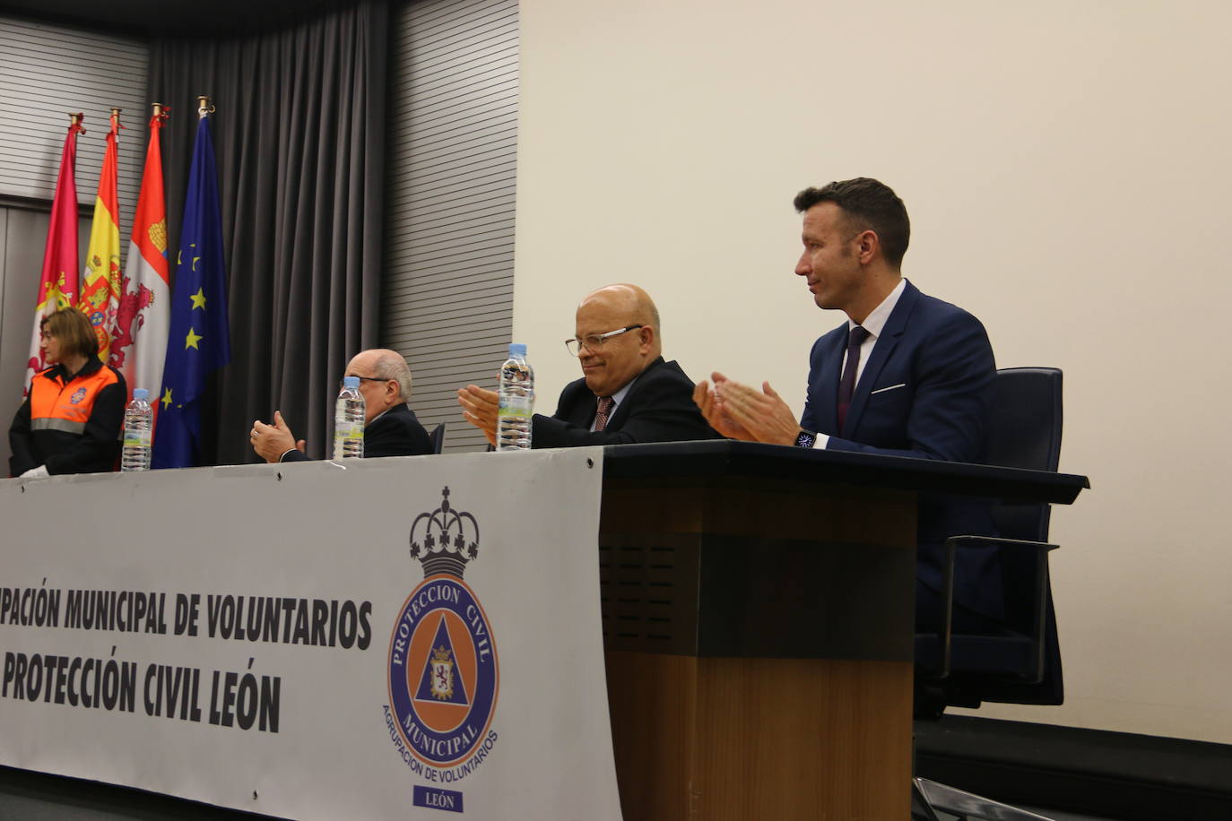 Homenaje del Ayuntamiento de León a los voluntarios de Protección Civil. 