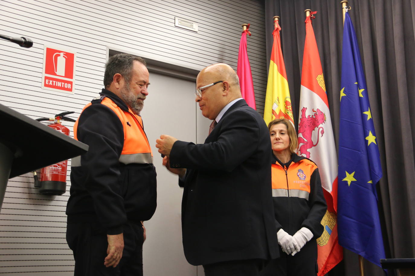 Homenaje del Ayuntamiento de León a los voluntarios de Protección Civil. 