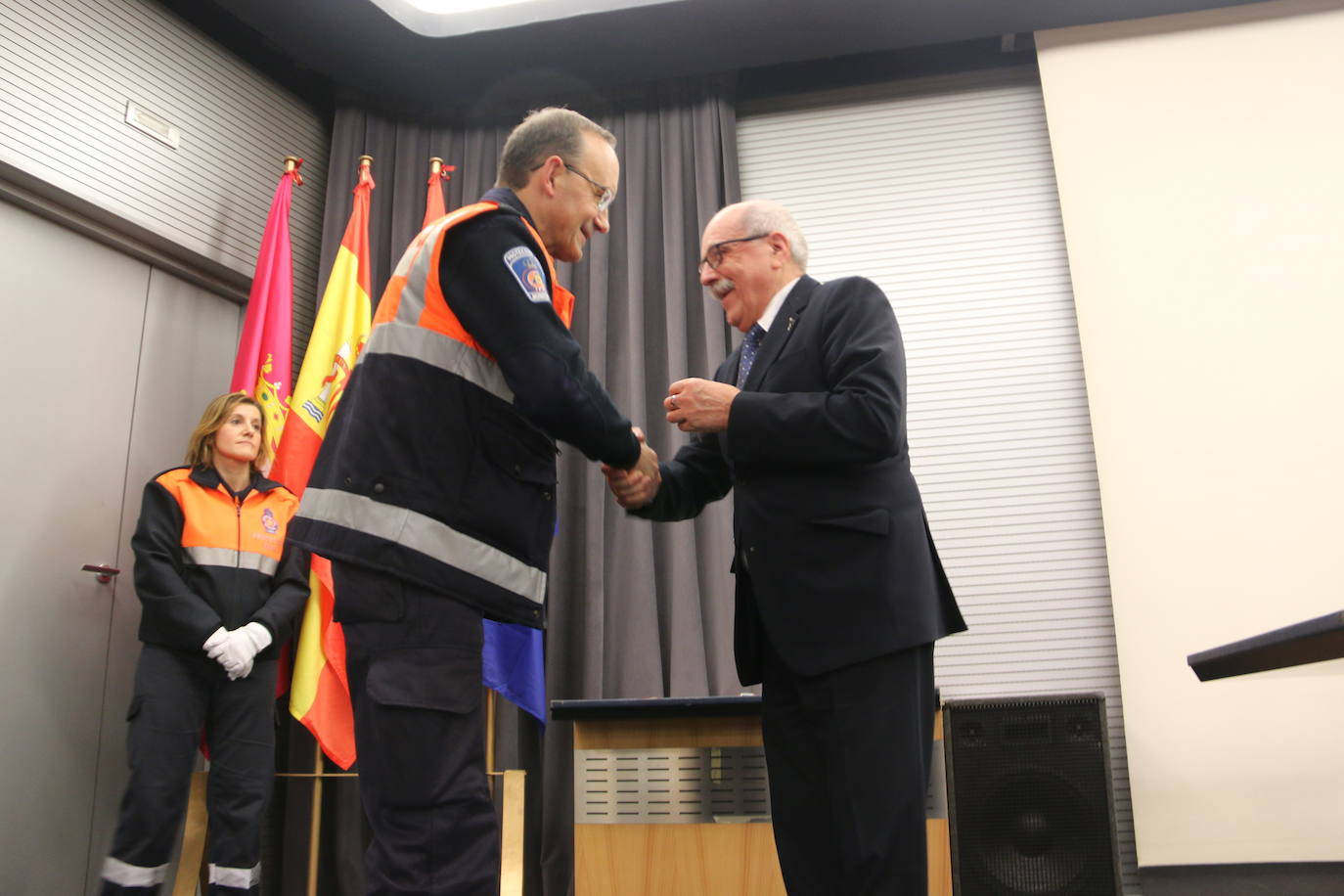 Homenaje del Ayuntamiento de León a los voluntarios de Protección Civil. 