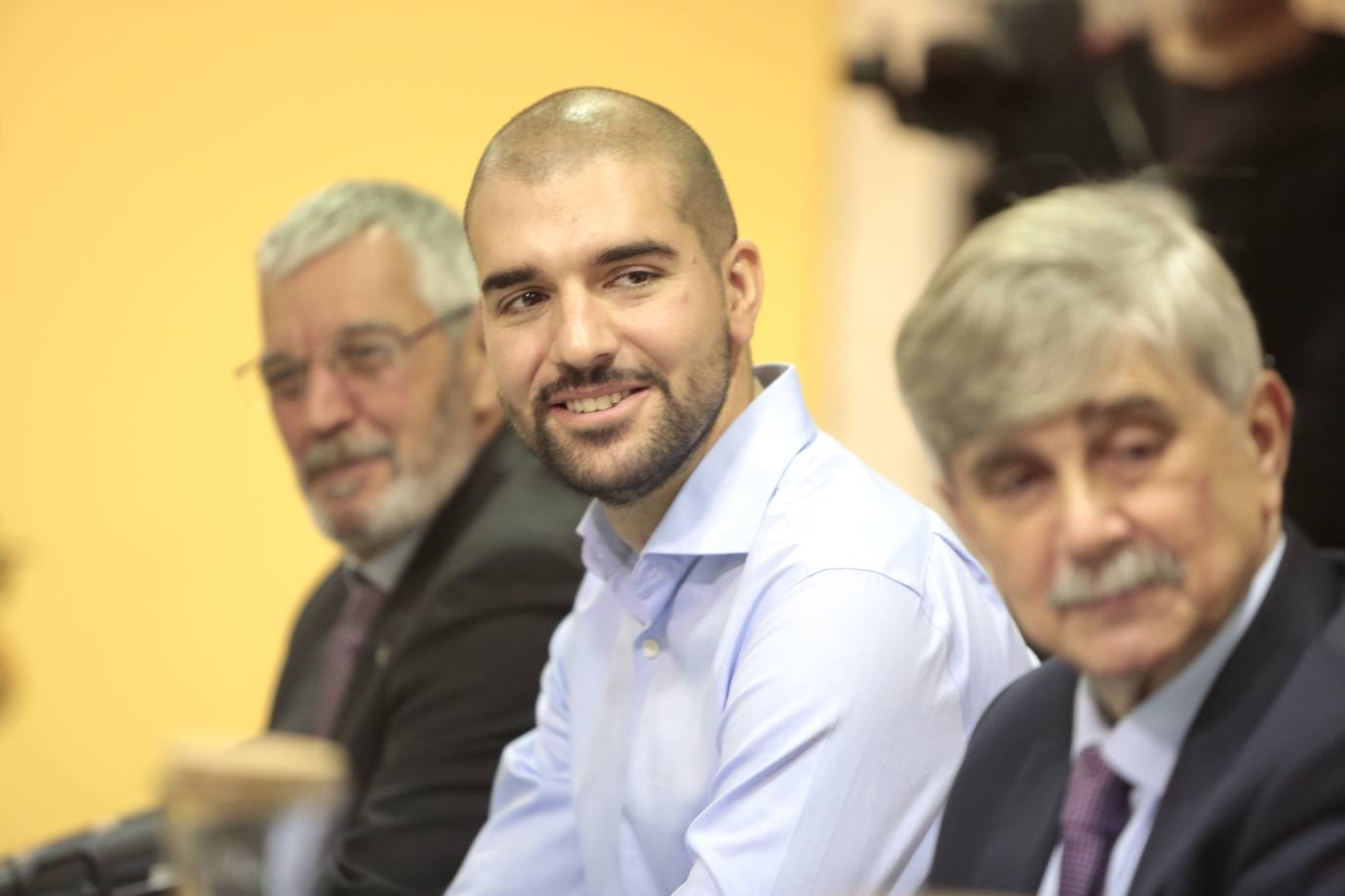 Los astronautas Pablo Álvarez Fernández y Sara García Alonso, recientemente seleccionados por la Agencia Espacial Europea para formar parte de su equipo, regresan a la Universidad de León. 