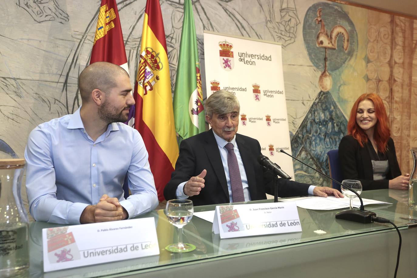 Los astronautas Pablo Álvarez Fernández y Sara García Alonso, recientemente seleccionados por la Agencia Espacial Europea para formar parte de su equipo, regresan a la Universidad de León. 