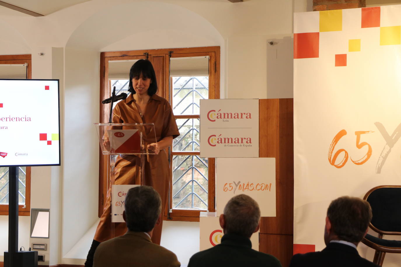 El exjugador de baloncesto participa en una charla coloquio organizada por la Cámara de Comercio en Botines.