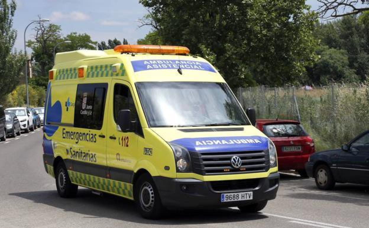 Imagen de archivo de una ambulancia de Emergencias de Sacyl. 