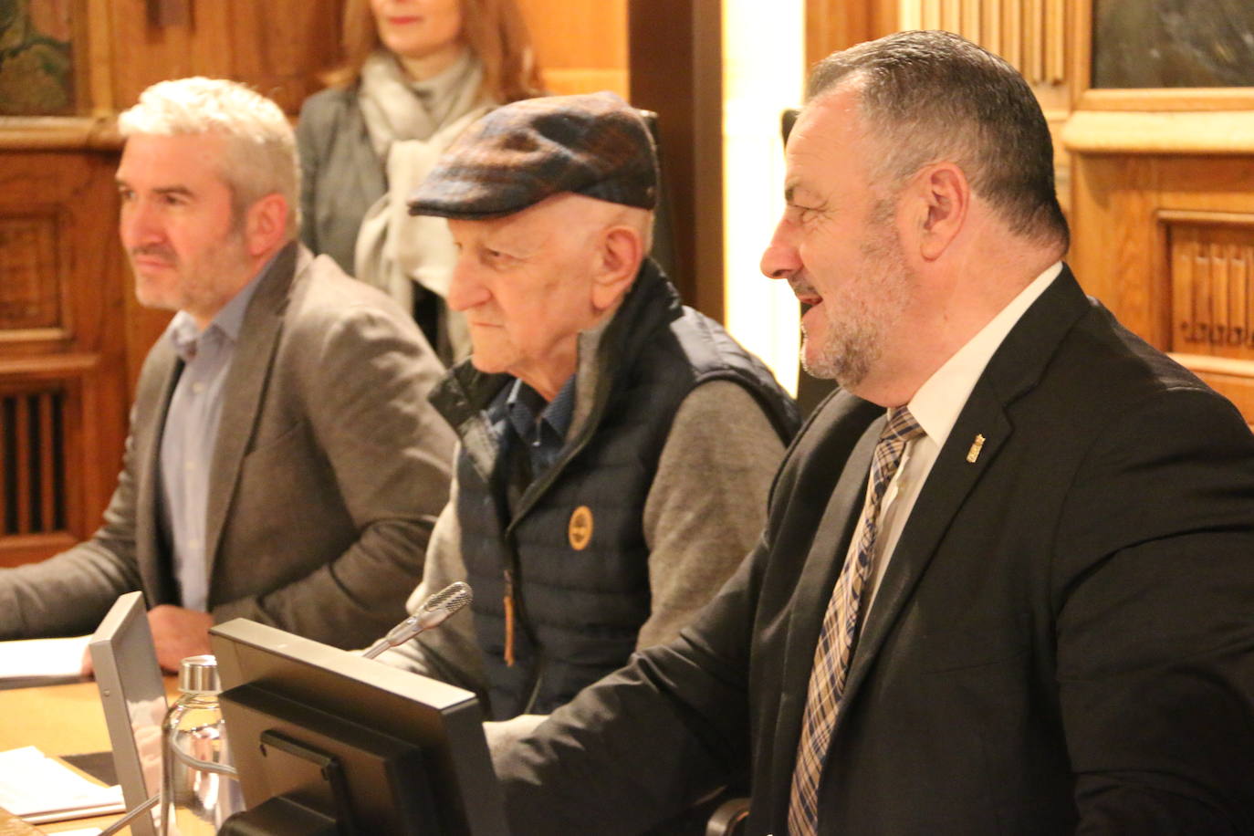 Sesión extraordinaria en la Diputación de León para aprobar el borrador de presupuestos. 