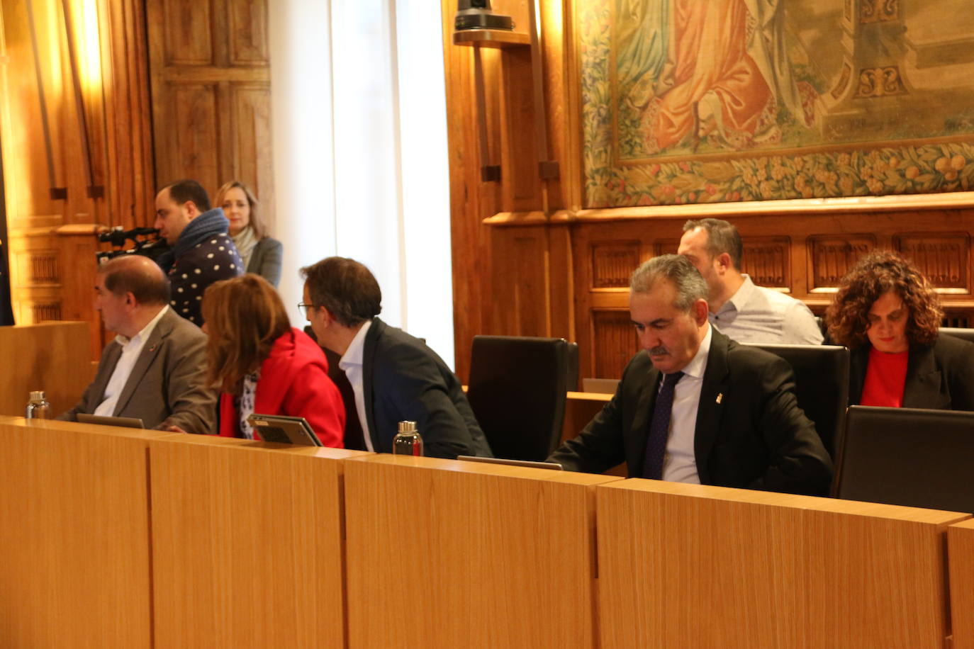 Sesión extraordinaria en la Diputación de León para aprobar el borrador de presupuestos. 