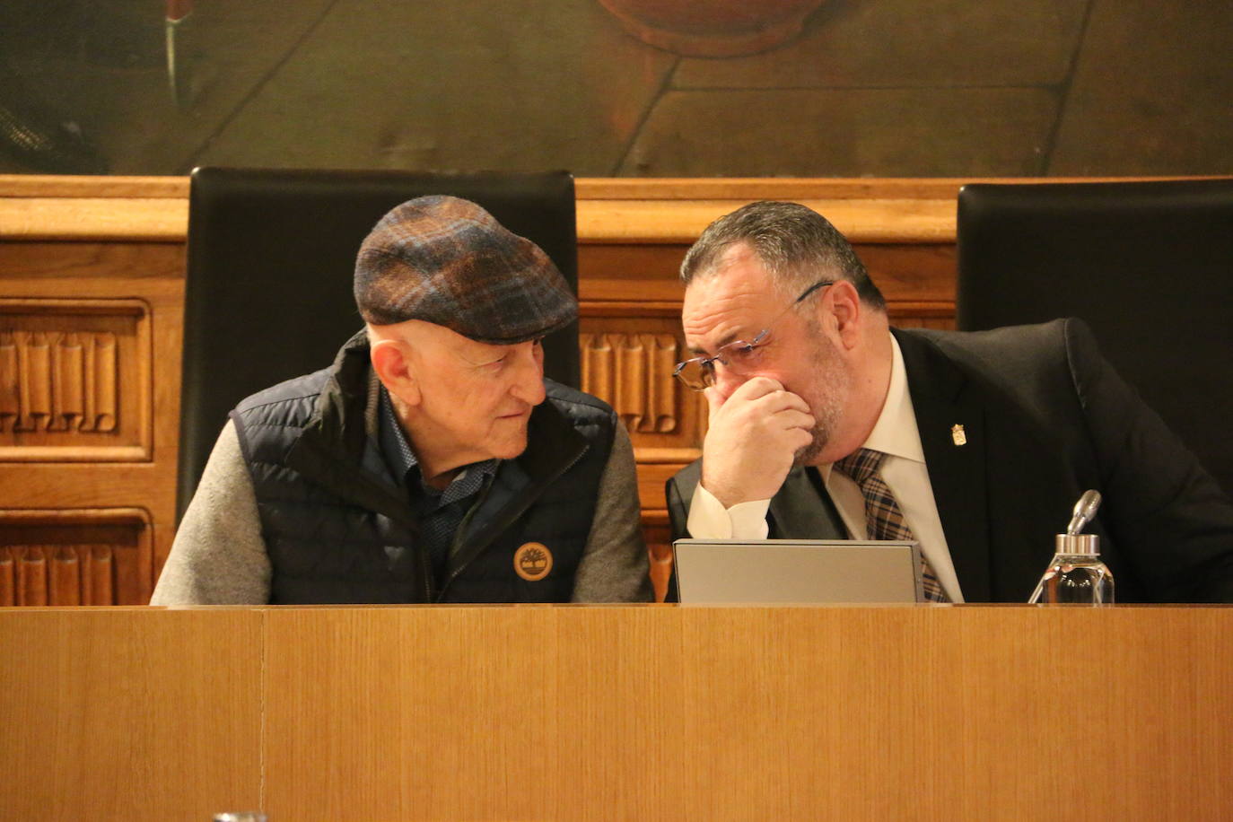 Sesión extraordinaria en la Diputación de León para aprobar el borrador de presupuestos. 