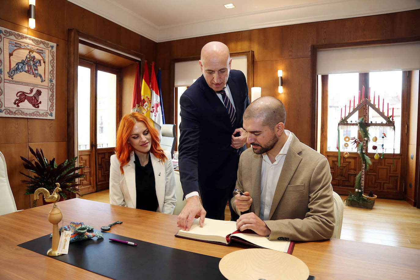 Los astronautas leoneses Pablo Álvarez y Sara García han sido recibidos de manera oficial por el Ayuntamiento de León