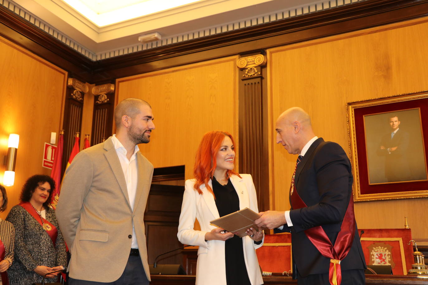 Los astronautas leoneses Pablo Álvarez y Sara García han sido recibidos de manera oficial por el Ayuntamiento de León