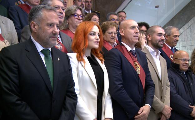 Un momento de la recepción en la que han estado presentes diversas autoridades de la comunidad, de la provincia y de la ciudad. 