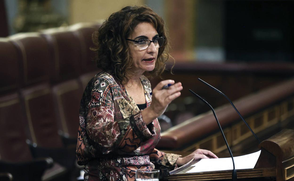 La ministra de Hacienda, María Jesús Montero durante el pleno que este jueves celebra el Congreso.